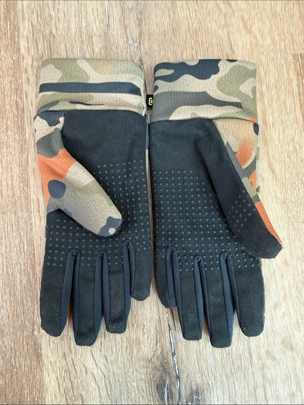 Burton Snowboarding Camo Gloves - Olive/Orange/Black | Medium